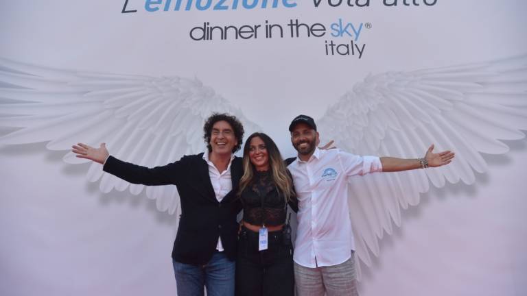 Dinner in the sky a Riccione con i menù degli chef riccionesi Dinner in the sky a Riccione con i menù degli chef riccionesi