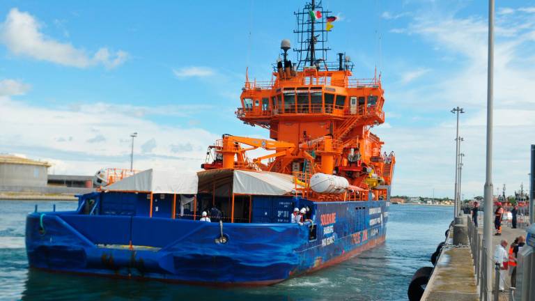 Ravenna, è arrivata la nave Solidaire con 67 migranti - VIDEO GALLERY Ravenna, è arrivata la nave Solidaire con 67 migranti - VIDEO GALLERY