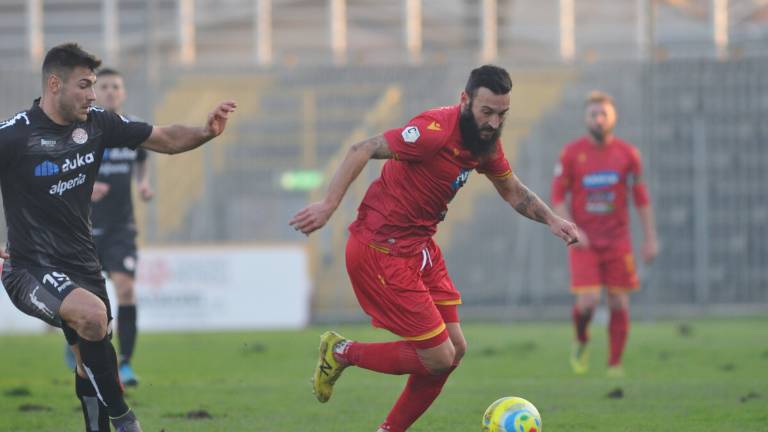 Calcio, c'è solo un punto per il Ravenna (1-1) Calcio, c'è solo un punto per il Ravenna (1-1)