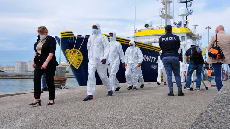 Ravenna, è arrivata la Humanity1 con 125 migranti VIDEO GALLERY Ravenna, è arrivata la Humanity1 con 125 migranti VIDEO GALLERY