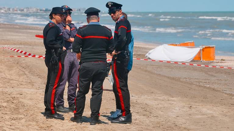 Turista uccisa in spiaggia a Pinarella di Cervia, l’uomo alla guida della ruspa positivo alla cocaina: ecco i valori Turista uccisa in spiaggia a Pinarella di Cervia, l’uomo alla guida della ruspa positivo alla cocaina: ecco i valori