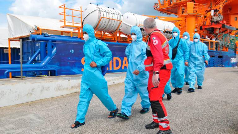 Ravenna, è arrivata la nave Solidaire con 67 migranti - VIDEO GALLERY Ravenna, è arrivata la nave Solidaire con 67 migranti - VIDEO GALLERY