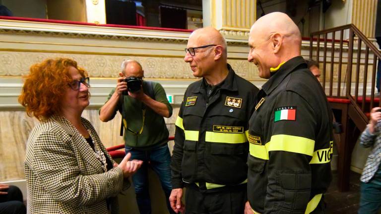 Alluvione in Romagna un anno dopo: Ravenna conferisce la cittadinanza onoraria al capo dei Vigili del Fuoco VIDEO GALLERY Alluvione in Romagna un anno dopo: Ravenna conferisce la cittadinanza onoraria al capo dei Vigili del Fuoco VIDEO GALLERY