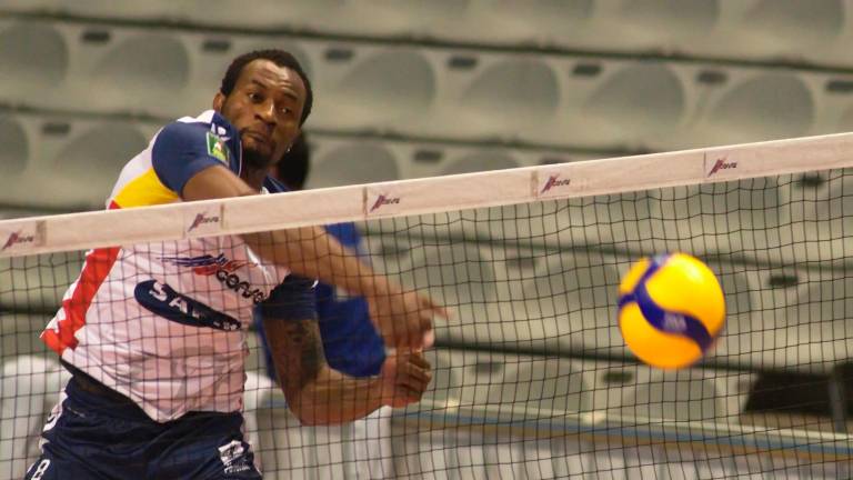 Ravenna. Cori razzisti, la Consar: «La prossima volta sospendiamo la partita» Ravenna. Cori razzisti, la Consar: «La prossima volta sospendiamo la partita»