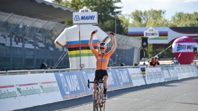 Ciclismo, Mondiali Imola 2020: Van der Breggen fa doppietta Ciclismo, Mondiali Imola 2020: Van der Breggen fa doppietta