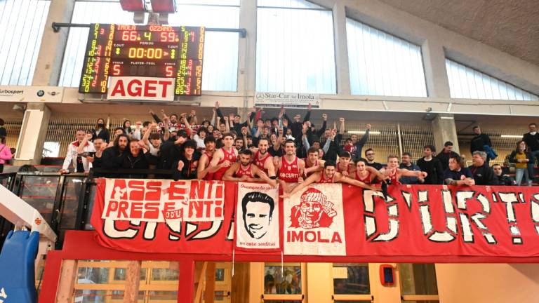 Basket B, magnifica Andrea Costa: anche Ozzano si arrende (66-59) Basket B, magnifica Andrea Costa: anche Ozzano si arrende (66-59)