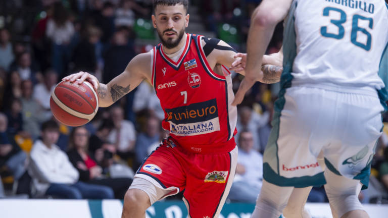 Basket A2: l'Unieuro vince ancora e pesca Chiusi, RivieraBanca perde e sfiderà Treviglio, l'OraSì si rilancia nella lotta salvezza Basket A2: l'Unieuro vince ancora e pesca Chiusi, RivieraBanca perde e sfiderà Treviglio, l'OraSì si rilancia nella lotta salvezza