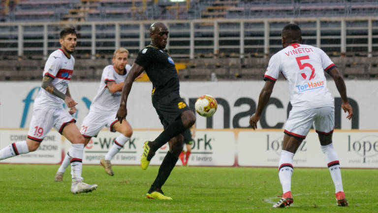 Calcio C, primo punto esterno del Ravenna: 0-0 con la Vis Pesaro Calcio C, primo punto esterno del Ravenna: 0-0 con la Vis Pesaro
