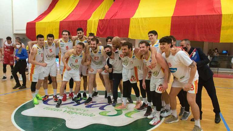 Basket A2, la fotogallery di OraSì Ravenna-Staff Mantova 70-62 Basket A2, la fotogallery di OraSì Ravenna-Staff Mantova 70-62