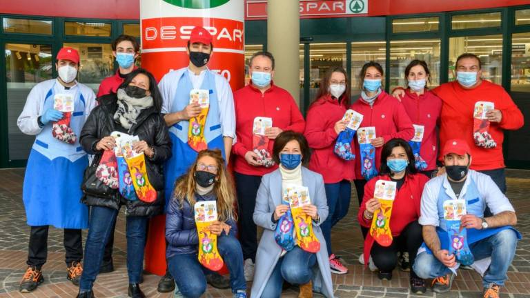 Riccione, da Despar 2.600 calze della Befana per i bambini e per i nonni di Casa Pullè Riccione, da Despar 2.600 calze della Befana per i bambini e per i nonni di Casa Pullè