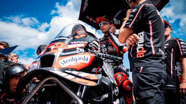 Marco Bezzecchi e il cielo di Brno prima del via Marco Bezzecchi e il cielo di Brno prima del via