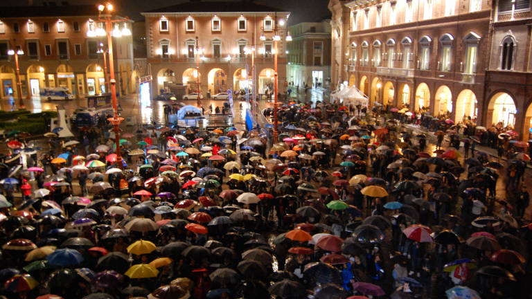 Forlì, comizio di Salvini dal balcone del Comune: piovono critiche Forlì, comizio di Salvini dal balcone del Comune: piovono critiche