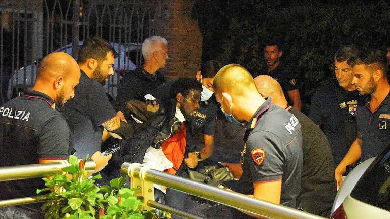 Accoltellamenti Rimini, il somalo arrestato: sono perseguitato da una donna Accoltellamenti Rimini, il somalo arrestato: sono perseguitato da una donna