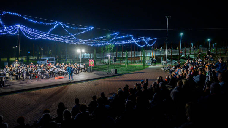 Riccione, che divertimento il ballo da seduti Riccione, che divertimento il ballo da seduti