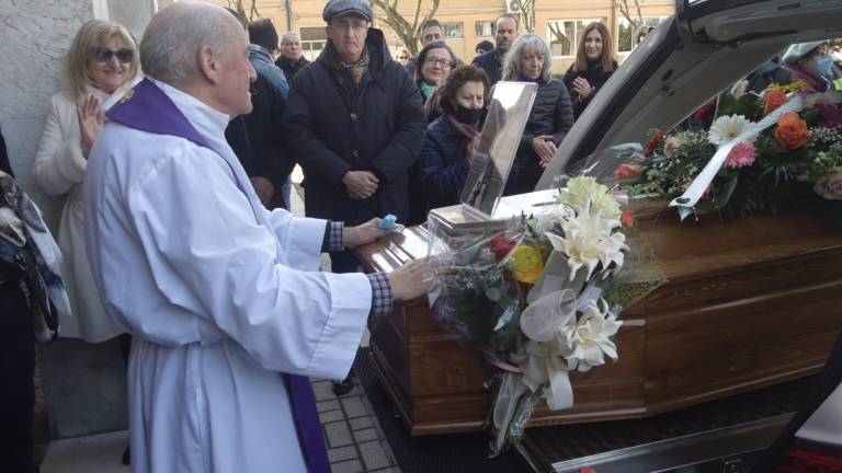 Luca, vai e canta: l'ultimo saluto al menestrello di Ravenna Luca, vai e canta: l'ultimo saluto al menestrello di Ravenna