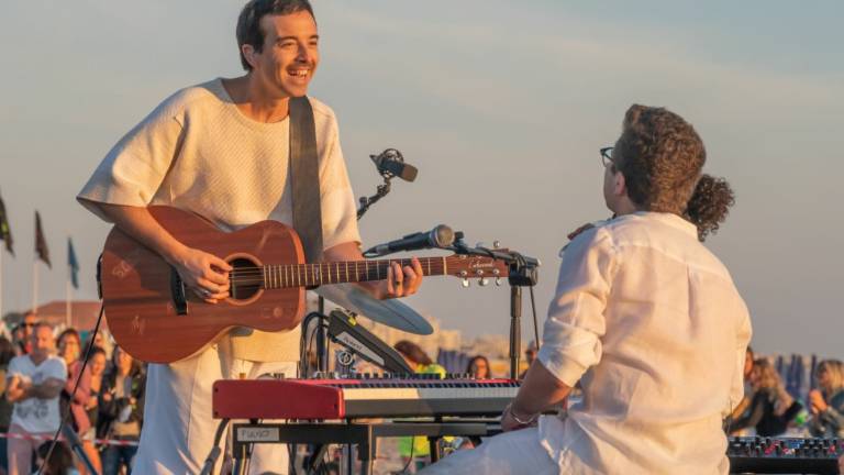 Riccione. Folla per Diodato e i concerti dell'alba continuano Riccione. Folla per Diodato e i concerti dell'alba continuano