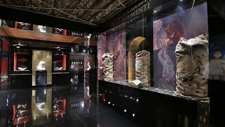 Dante e d'Annunzio, al Vittoriale mostra organizzata anche da Classense Dante e d'Annunzio, al Vittoriale mostra organizzata anche da Classense
