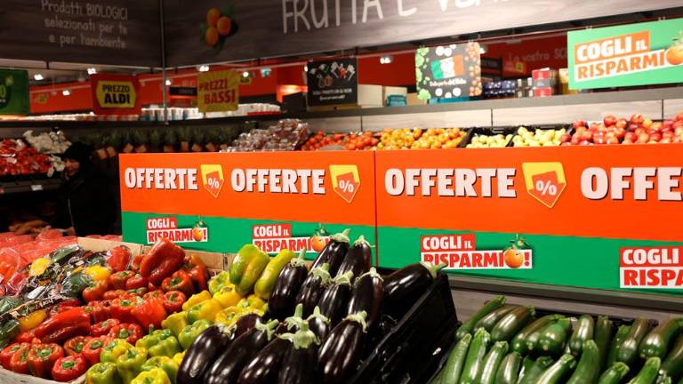 Rimini, Aldi apre a Viserba: tre assessori al taglio del nastro Rimini, Aldi apre a Viserba: tre assessori al taglio del nastro