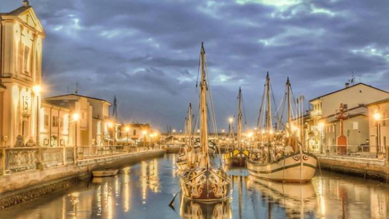 Cesenatico, caro energia: luci di Natale spente all'una di notte Cesenatico, caro energia: luci di Natale spente all'una di notte