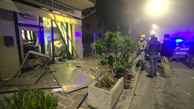 Ravenna, assalto al bancomat nella notte a Classe Ravenna, assalto al bancomat nella notte a Classe
