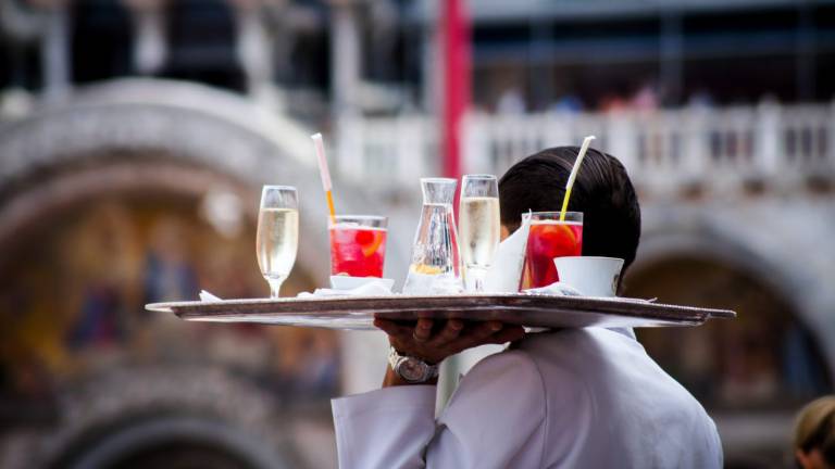Coronavirus, lavoratori costretti a stare a casa: ferie “bruciate” o giorni senza stipendio? Coronavirus, lavoratori costretti a stare a casa: ferie “bruciate” o giorni senza stipendio?