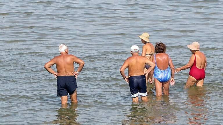 Rimini, 81enne muore mentre fa il bagno al mare Rimini, 81enne muore mentre fa il bagno al mare