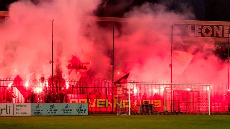 Ravenna-Forlì 2-0: festa giallorossa con oltre 4.200 spettatori al Benelli - Gallery Ravenna-Forlì 2-0: festa giallorossa con oltre 4.200 spettatori al Benelli - Gallery