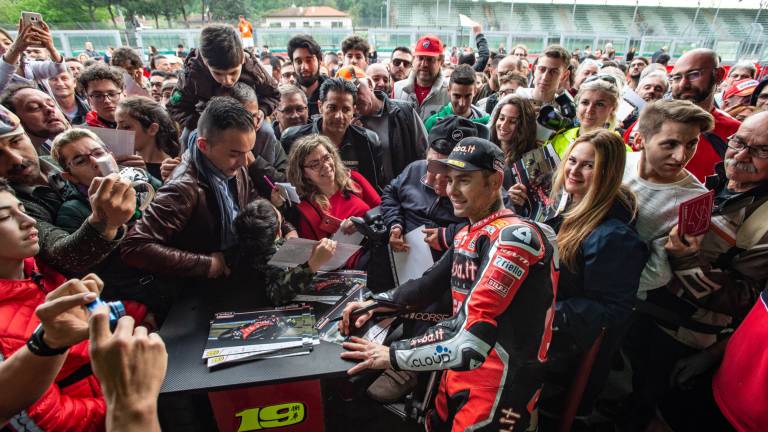 Superbike, grande entusiasmo a Imola per Bautista Superbike, grande entusiasmo a Imola per Bautista