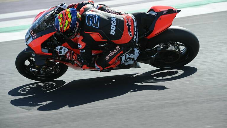 Superbike, vince Razgatlioglu, quarto posto per Rinaldi Superbike, vince Razgatlioglu, quarto posto per Rinaldi