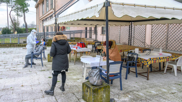 Riccione. Scuola, partiti i primi tamponi rapidi al personale Riccione. Scuola, partiti i primi tamponi rapidi al personale