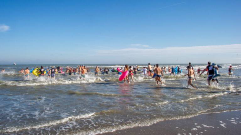 Capodanno 2023 a Riccione, domenica mattina bagno e vin brulè per tutti Capodanno 2023 a Riccione, domenica mattina bagno e vin brulè per tutti