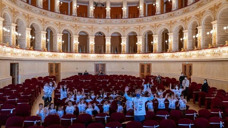 Il teatro Galli riapre le porte ai bimbi delle scuole dell'infanzia Il teatro Galli riapre le porte ai bimbi delle scuole dell'infanzia