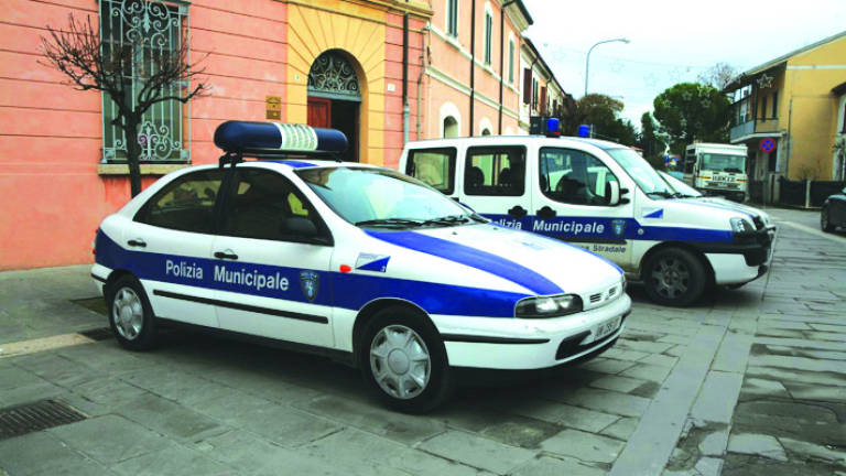 Gatteo, in stato di ebbrezza va a prendere il figlio. Patente ritirata Gatteo, in stato di ebbrezza va a prendere il figlio. Patente ritirata
