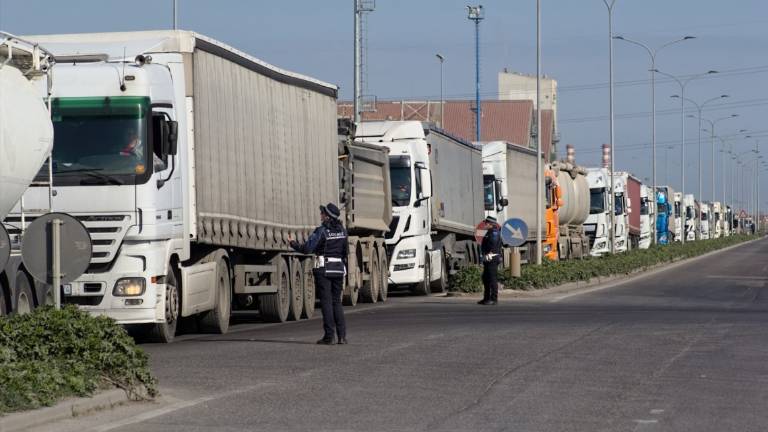 Ravenna, traffico ancora rallentato al porto - Gallery Ravenna, traffico ancora rallentato al porto - Gallery