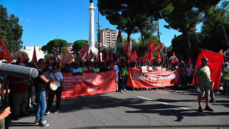 Forlì, il corteo dei lavoratori di Gruppo 8 VIDEO E FOTO Forlì, il corteo dei lavoratori di Gruppo 8 VIDEO E FOTO