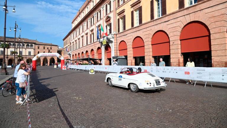 Forlì, il fascino del passaggio della Mille Miglia - VIDEO GALLERY Forlì, il fascino del passaggio della Mille Miglia - VIDEO GALLERY