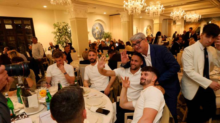 Cesena, alla festa del Panathlon i soci Usa si alzano in piedi per applaudire Patrignani VIDEO GALLERY Cesena, alla festa del Panathlon i soci Usa si alzano in piedi per applaudire Patrignani VIDEO GALLERY