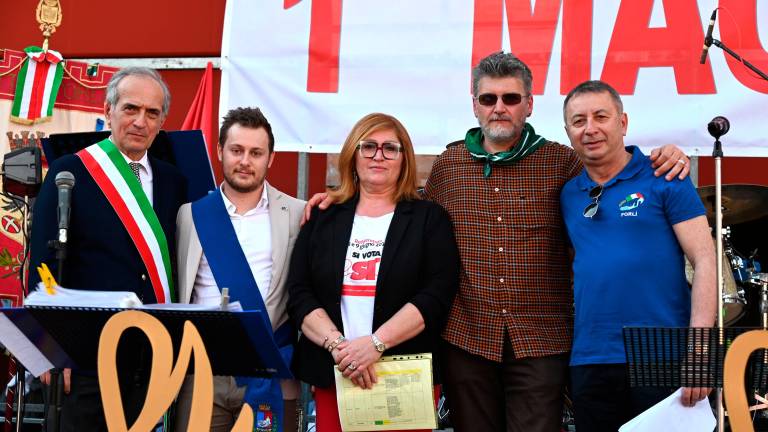 Forlì, festa del lavoro in piazza Saffi: obiettivo sicurezza FOTOGALLERY Forlì, festa del lavoro in piazza Saffi: obiettivo sicurezza FOTOGALLERY