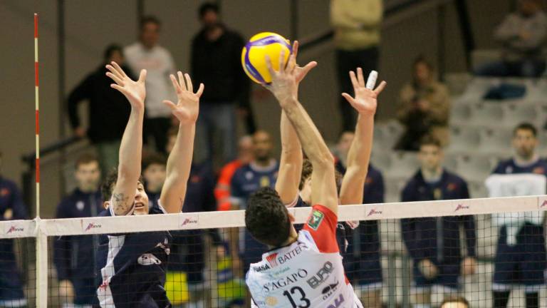 Volley A2, Consar: arriva un punto contro la regina Grottazzolina (2-3). Cori razzisti, la denuncia di Bonitta - Gallery Volley A2, Consar: arriva un punto contro la regina Grottazzolina (2-3). Cori razzisti, la denuncia di Bonitta - Gallery