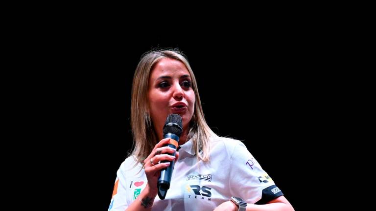 Imola, la Formula 1 è arrivata inaugurata la nuova Fanzone, paddock in piena attività e chiavi della città a Domenicali GALLERY Imola, la Formula 1 è arrivata inaugurata la nuova Fanzone, paddock in piena attività e chiavi della città a Domenicali GALLERY