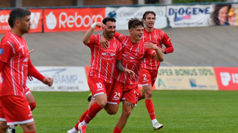Davide Macrì esulta dopo un gol (foto FABIO BLACO) Davide Macrì esulta dopo un gol (foto FABIO BLACO)