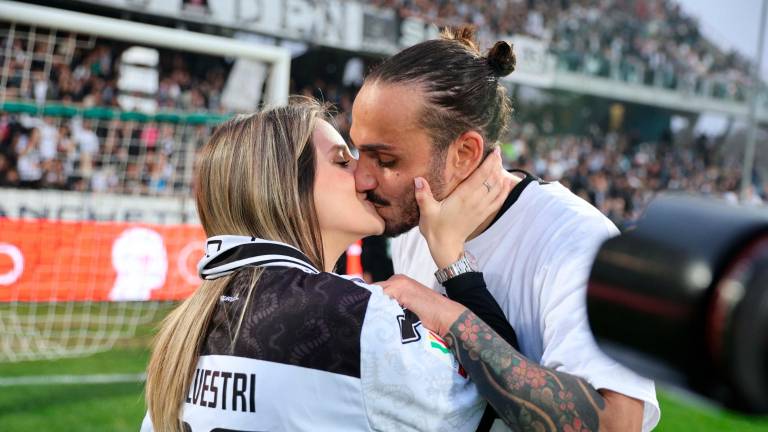Il Cesena batte nel finale il Pescara e conquista la Serie B. Città e tifosi in festa - VIDEO GALLERY Il Cesena batte nel finale il Pescara e conquista la Serie B. Città e tifosi in festa - VIDEO GALLERY