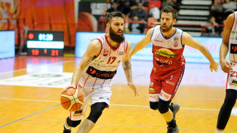 Davide Bonacini con la maglia dell’Unieuro Forlì foto fabio blaco Davide Bonacini con la maglia dell’Unieuro Forlì foto fabio blaco