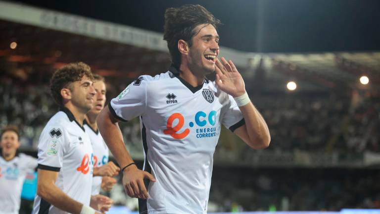 Cristian Shpendi esulta dopo il rigore realizzato contro la Virtus Entella (foto Gianmaria Zanotti) Cristian Shpendi esulta dopo il rigore realizzato contro la Virtus Entella (foto Gianmaria Zanotti)