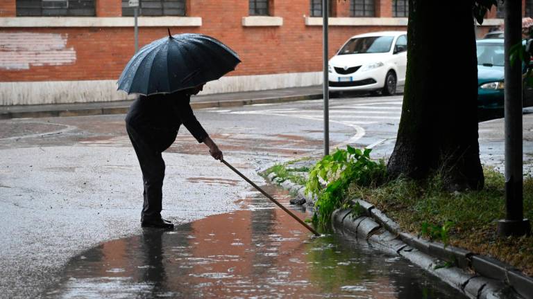 Maltempo in Romagna, pioggia e grandine tra Ravenna e Forlì e una tromba marina a Bellaria Igea Marina Maltempo in Romagna, pioggia e grandine tra Ravenna e Forlì e una tromba marina a Bellaria Igea Marina
