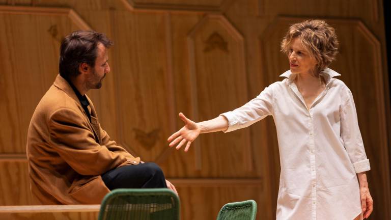 La locandiera apre la stagione di prosa del Teatro Galli di Rimini. Sonia Bergamasco è una contemporanea Mirandolina La locandiera apre la stagione di prosa del Teatro Galli di Rimini. Sonia Bergamasco è una contemporanea Mirandolina