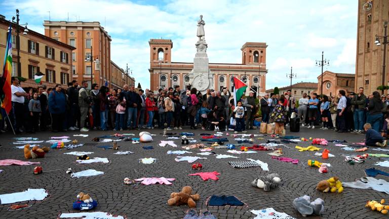 Forlì, in centinaia per sostenere Gaza FOTOGALLERY Forlì, in centinaia per sostenere Gaza FOTOGALLERY