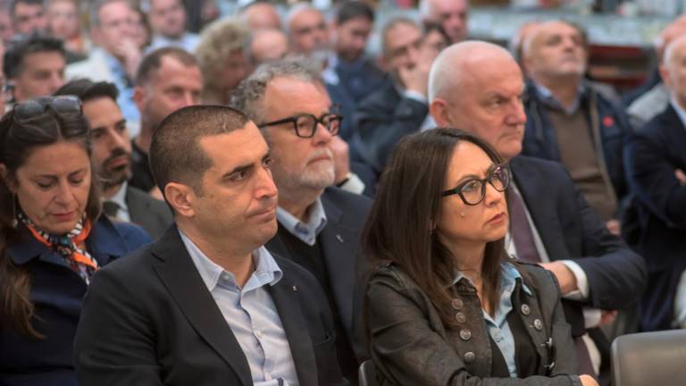 Bonaccini: “Meloni ha detto che la Romagna è la locomotiva d’Italia, ma se ci fermiamo noi, si fermano i vagoni che stanno dietro” VIDEO GALLERY Bonaccini: “Meloni ha detto che la Romagna è la locomotiva d’Italia, ma se ci fermiamo noi, si fermano i vagoni che stanno dietro” VIDEO GALLERY