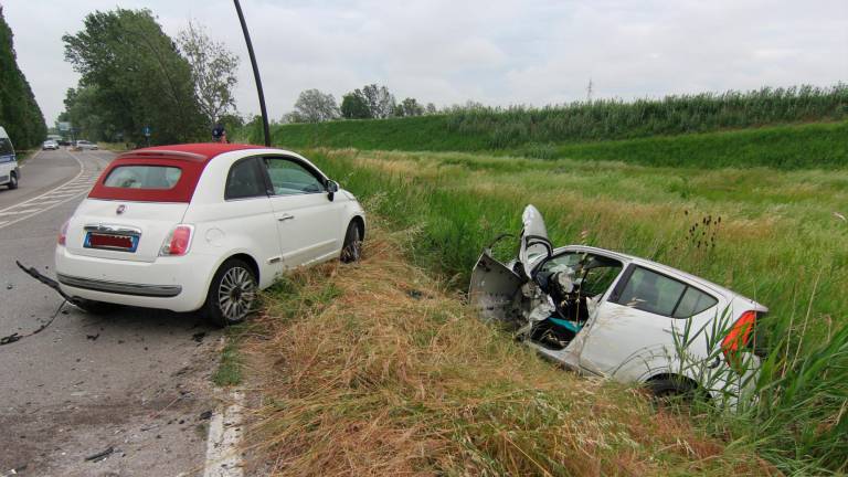 Ravenna, pauroso incidente: 2 feriti incastrati nelle auto - Gallery Ravenna, pauroso incidente: 2 feriti incastrati nelle auto - Gallery