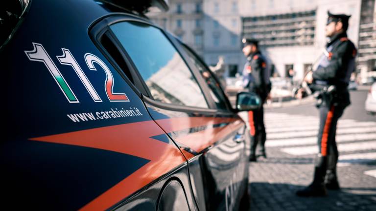 Rimini. Fa irruzione con la pistola, orefice reagisce e sventa la rapina Rimini. Fa irruzione con la pistola, orefice reagisce e sventa la rapina